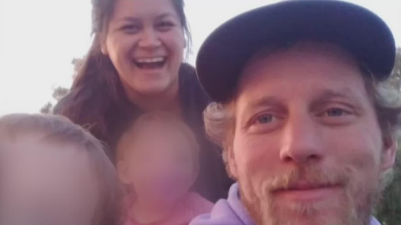 En un manifiesto de 120 páginas que Liliana Carrillo envió a un juez, horas antes de que encontraran a sus hijos muertos, la mujer revela que sufría de depresión postparto y todas las veces que habría pedido ayuda a las autoridades locales desde 2017 sin que ella, su expareja 
<a href="https://www.univision.com/local/los-angeles-kmex/liliana-carrillo-sospechosa-asesinato-ninos-reseda-california-erik-denton-1">Erik Denton</a> o su familia recibiera respuestas.