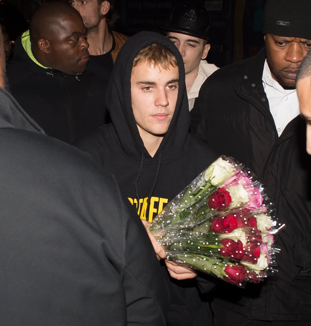 Justin llevaba un fuerte cuerpo de seguridad.