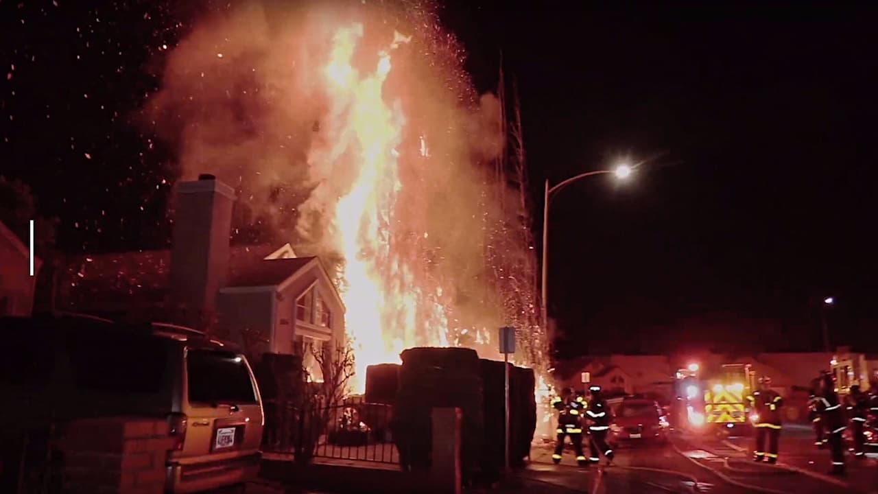 Fuegos artificiales ilegales: bomberos sofocan casi 40 incendios este 4 de julio en el Área de la Bahía