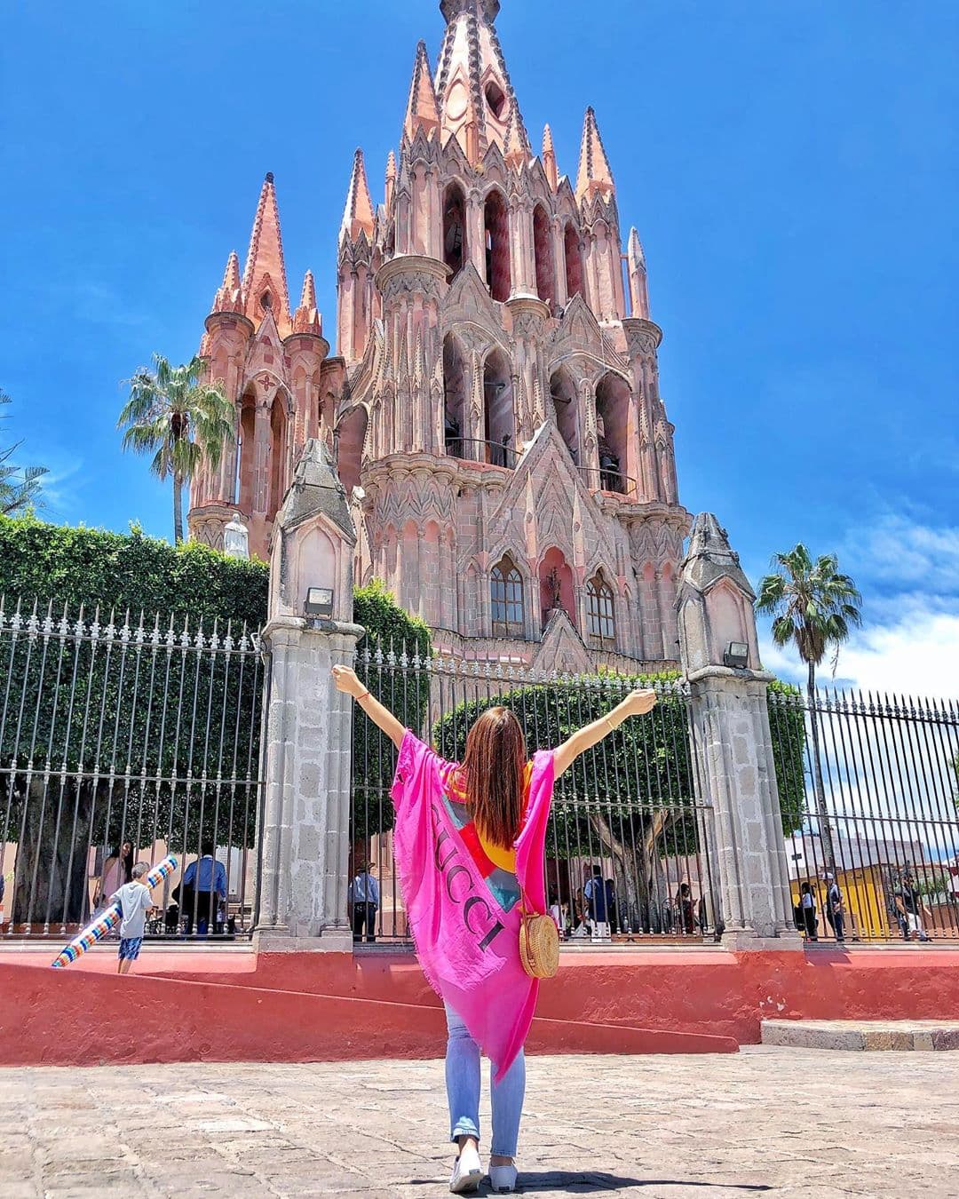 La ciudad guanajuatense que le dio la bienvenida fue San Miguel de Allende. "Siempre es lindo volver a este lugar que es tan especial para mi familia y para mí. Si aún no lo conocen, tienen que venir, se van a enamorar", comentó.