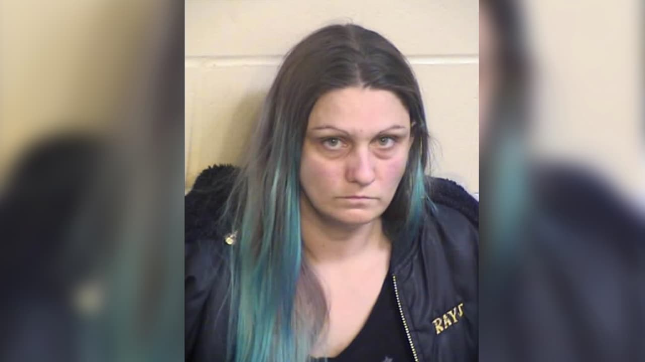 Los tres adultos tuvieron la idea de empezar a preparar a la niña para una relación sexual, para empezar a abusarla. "
<b>Es algo que llamamos groomming", </b>dijo el detective Richard Antúnez, uno de los investigadores del caso.