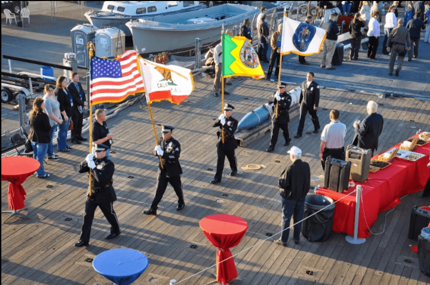 Todos los militares activos, de reserva y retirados recibirán una entrada gratuita para la visita de proa a popa del histórico barco de la Segunda Guerra Mundial.
<br>
<br>Reserva tu boleto en este 
<a href="https://www.eventbrite.com/e/veterans-day-aboard-the-battleship-iowa-tickets-412994566867" target="_blank">enlace</a>.