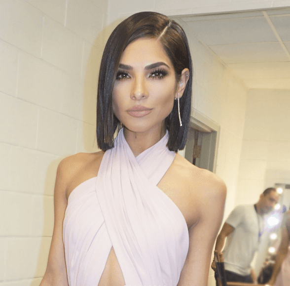 El diseño de los pendientes que usó Alejandra para acompañar este outfit estuvo a cargo de Martina Cielo.