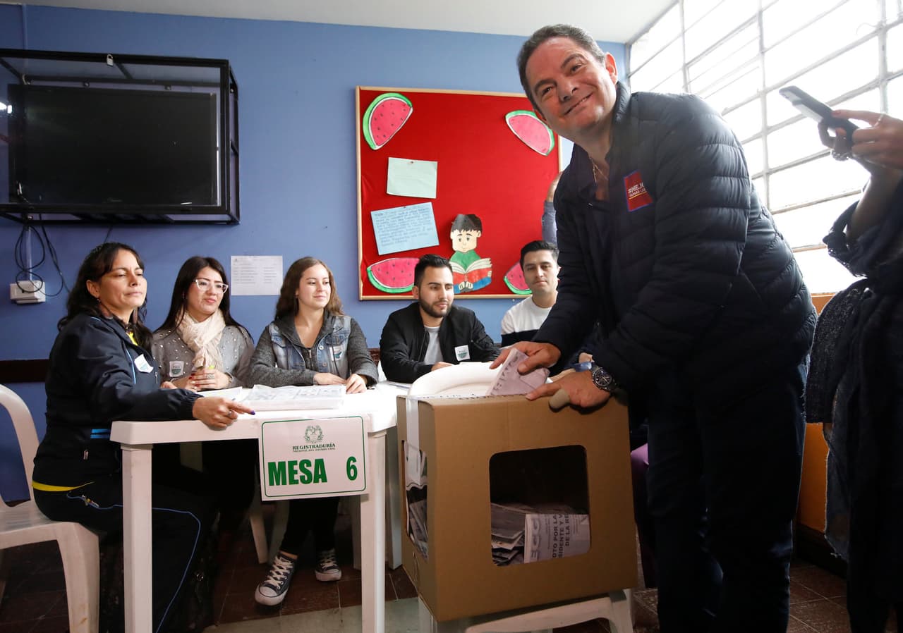 El exvicepresidente derechista Germán Vargas Lleras, al momento de la votación. Apenas logró 7,28% de los votos.