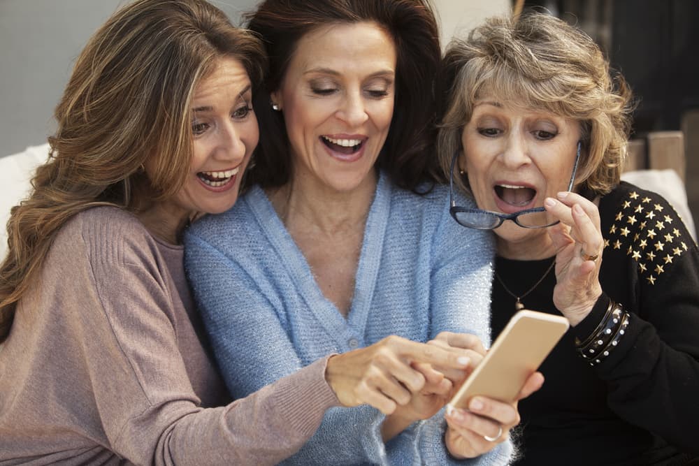 <b>Si estás soltero o soltera:</b> separa un espacio de tiempo para atender a buenos amigos que hace tiempo no saludas, las amistades se cultivan y posiblemente hayas descuidado un poco este aspecto.