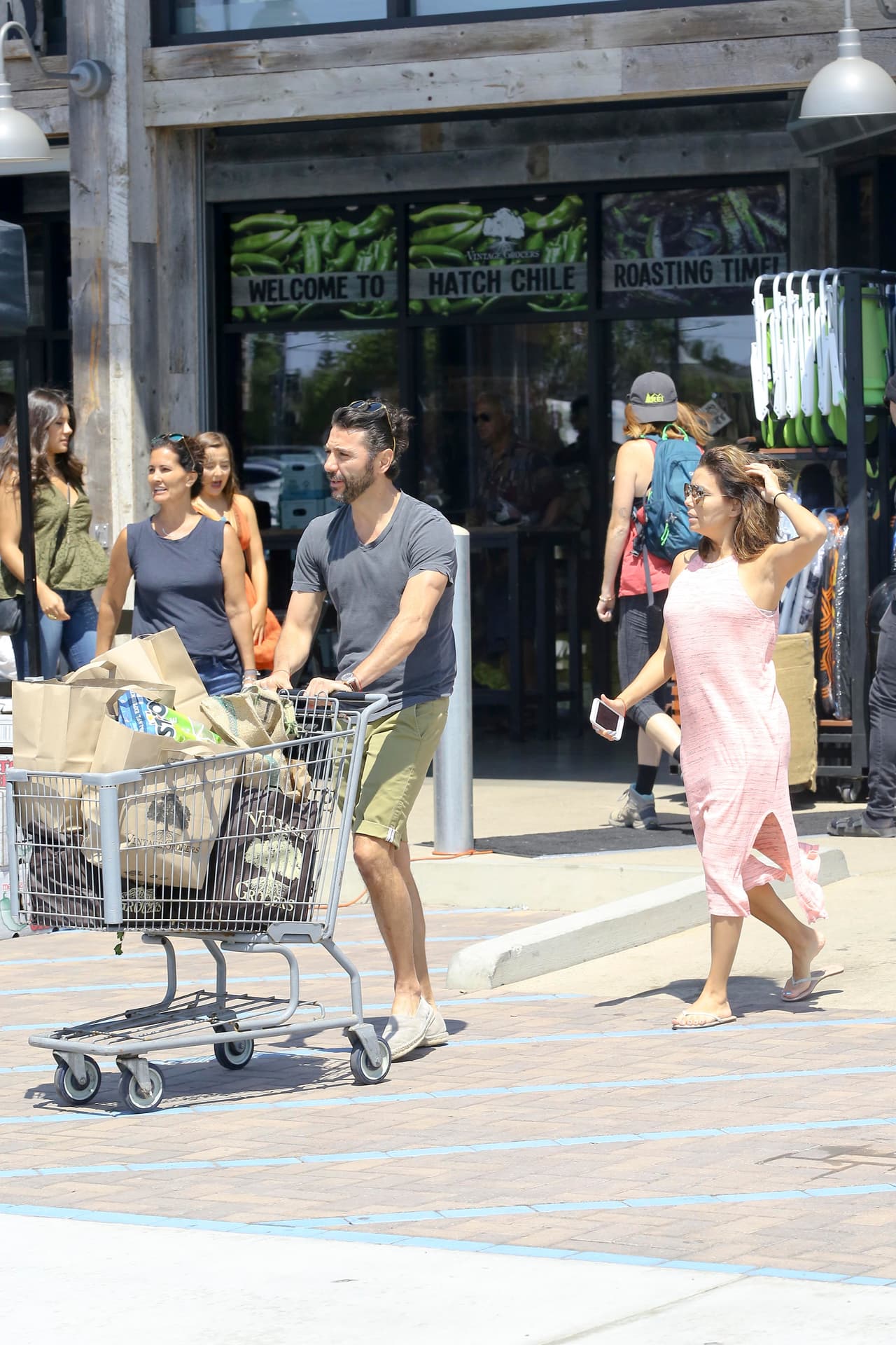 La actriz y el empresario fueron captados por los paparazzi en Malibú.