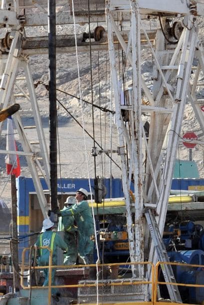 Las pistas de aterrizaje se encuentra en una colina adyacente a la mina siniestrada, a casi un kilómetro de la zona donde trabajan las tres perforadoras.