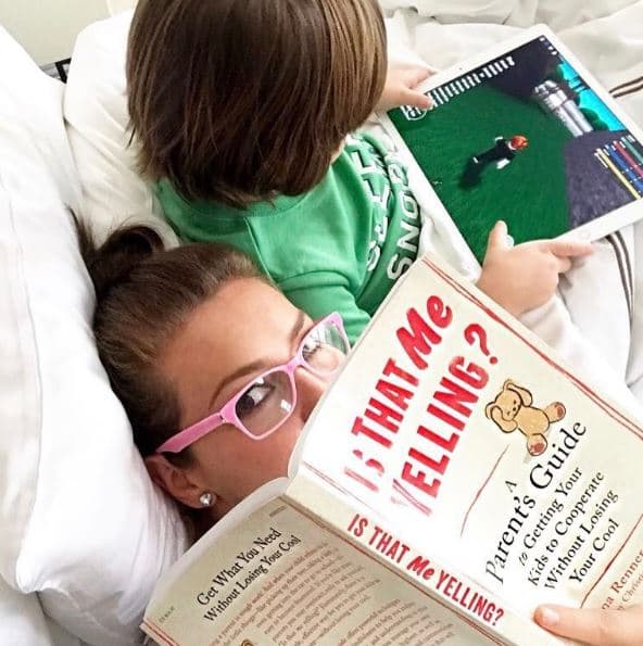 Thalía no tiene empacho en presumir su vida íntima a través de sus redes sociales, eso sí, difícilmente se deja ver con anteojos.