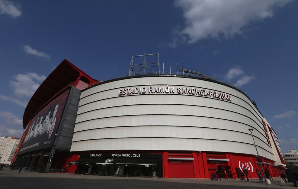 A pesar del horario, los andaluces fueron llegando poco a poco al Ramón Sánchez Pizjuán para vivir esta jornada de la UEFA Europa League en la que el Sevilla busca una buena ventaja ante el Slavia Praga para definir la serie con algo de tranquilidad en República Checa.