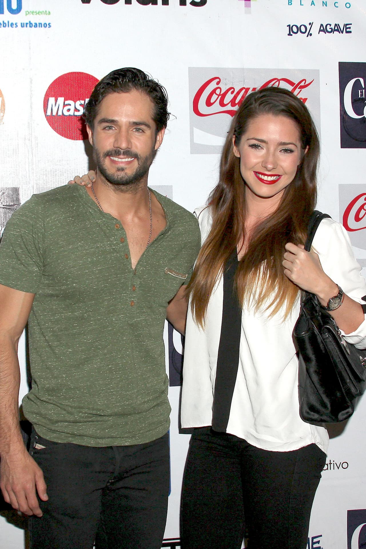 <b><a href="http://www.univision.com/temas/jose-ron">José Ron</a></b> y
<b><a href="http://www.univision.com/temas/ariadne-diaz">Ariadne Díaz</a></b> pensaron en dar el siguiente paso cuando eran novios, querían vivir juntos.