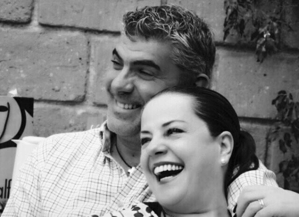 "Ya que ni mi esposo ni mis hijos son figuras públicas, pedirles de todo corazón el mayor respeto y comprensión por lo que estamos viviendo. Sé de antemano que así va a ser. Muchas gracias", finalizó la cantante. 
<br>