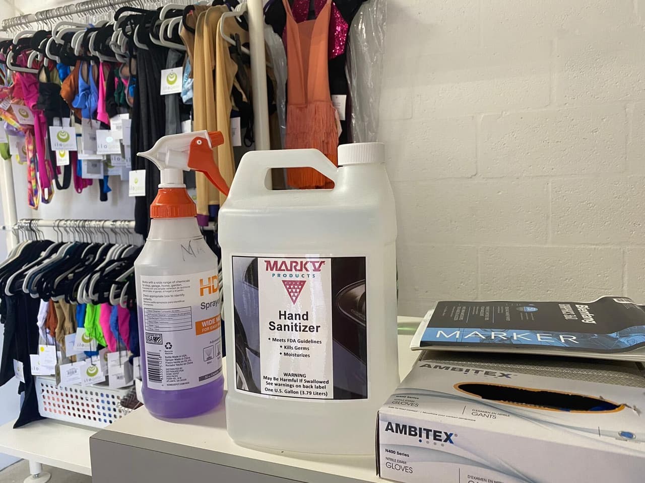 Hoy por cada mascarilla que venden en su página web están donando una a médicos y enfermeras del sur de Florida.