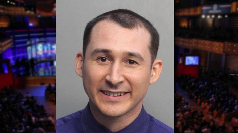 Austin Ogg, de 30 años, fue arrestado por la Policía de Miami Dade.
