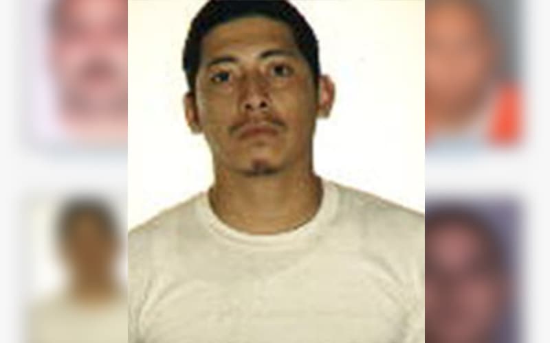 En 1992 
<b>Ramón Reyes</b> y un cómplice entraron a un supermercado Ralphs en Van Nuys, donde protagonizaron un robo armado. Al salir del negocio Reyes supuestamente disparó a un conductor de entrega, hiriendo mortalmente a la víctima. Las autoridades advierten que el fugitivo podría estar armado y se le considera peligroso.