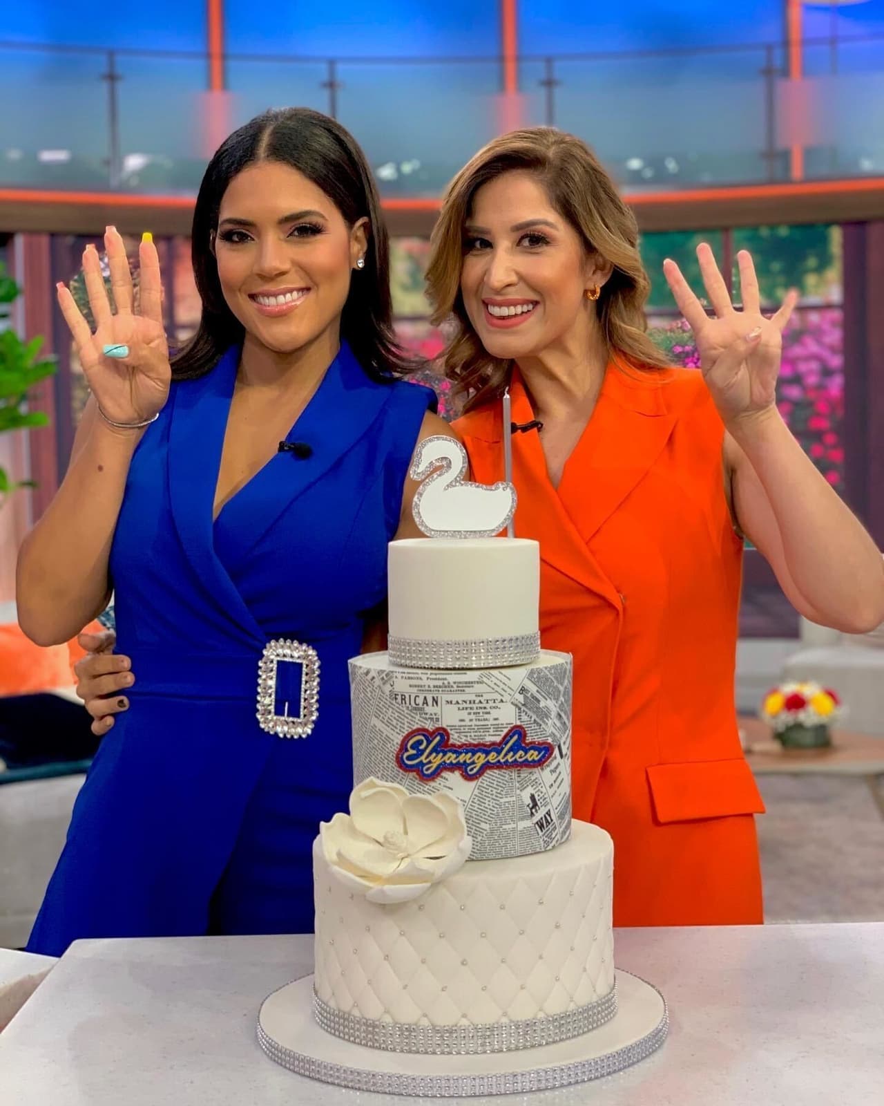 A través de sus redes sociales, Ely dedicó un emotivo mensaje por su cumpleaños: "16,060 días en este mundo. Hace 5 años jamás habría apostado donde estaría hoy. Me sentía perdida, sin rumbo y con una tristeza que me consumía el alma. Pedí a Dios con mucha fe dos cosas: que mi familia y yo lográramos salir adelante y que me diera la oportunidad de demostrar lo que podía lograr haciendo lo que amo."