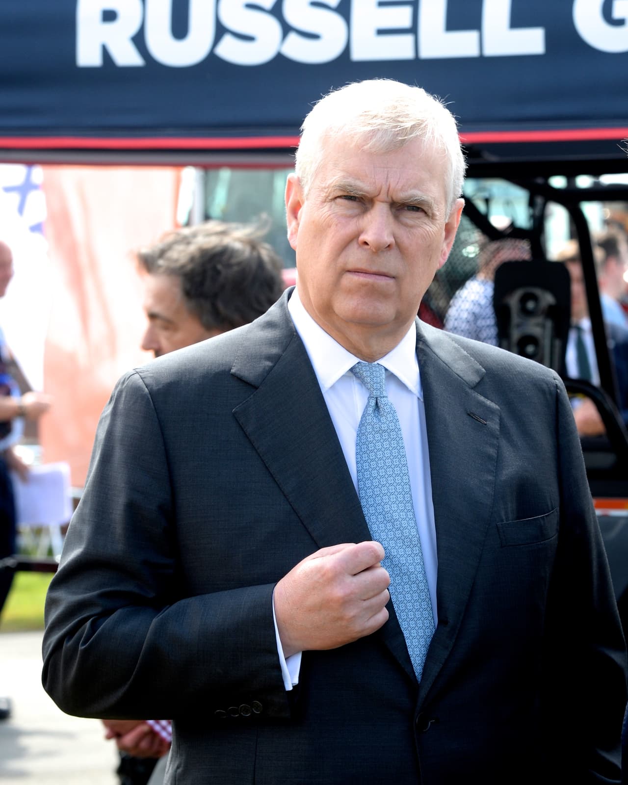 El abogado hizo una petición personal para que el príncipe Andrés ofrezca un testimonio jurado.
<br>