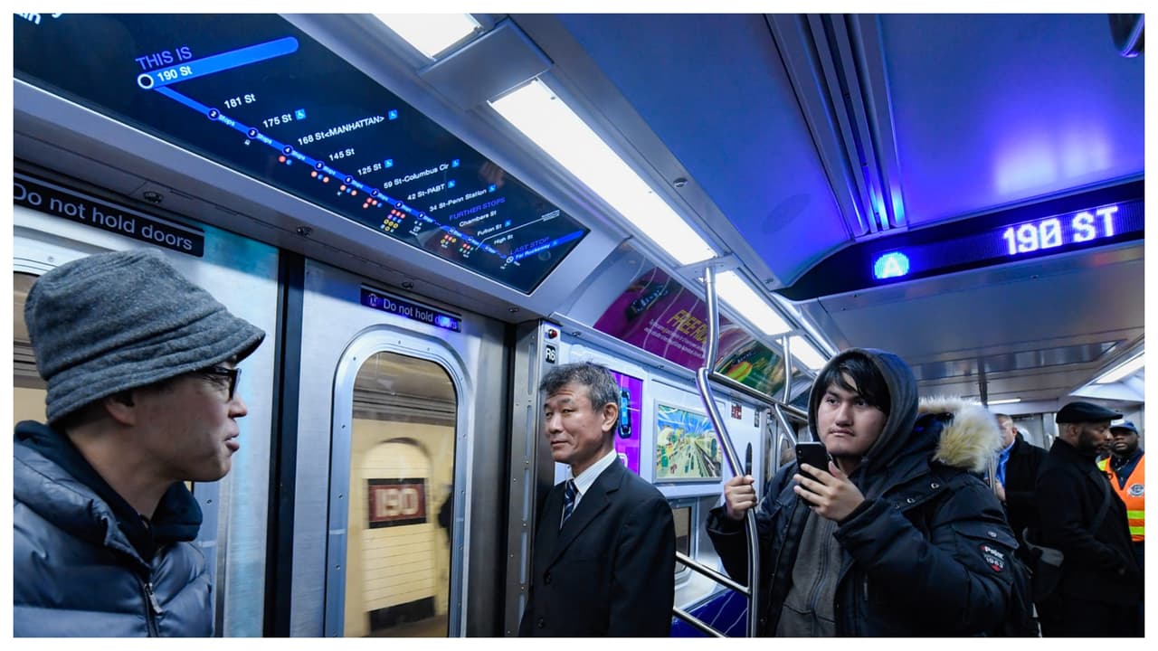 Entre las características de los nuevos vagones es que traen 
<b>conexión WiFi, </b>cargadores USB y mapas luminosos. 
<br>