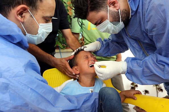 El juez del condado de Bexar, Nelson Wolff, describió la situación como 
<b>"un número aterrador". </b>Además, dijo que
<b> </b>"siempre pensamos que las escuelas secundarias serían las más peligrosas ... pero vemos que los niños pequeños también se contagian".
<br>
<br>Ante esto, los líderes gubernamentales y de salud pública se preparan para lo que sucederá cuando las escuelas comiencen a enseñar en persona el próximo mes.