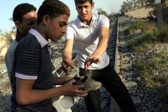 Al menos 49 niños murieron el sábado cuando el autobús en el que viajaban chocó contra un tren en la provincia de Asiut, en el sur de Egipto, lo que motivó la dimisión del ministro egipcio de Transportes, Mohamed Rashad al Metini.
