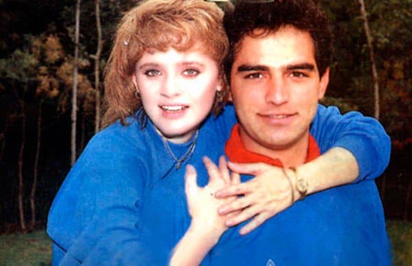 Entre las compañeras a las que recordó
<b>Omar Fierro</b> se encuentran
<b><a href="http://www.univision.com/temas/erika-buenfil">Erika Buenfil,</a></b> con quien trabajó en 1988 al protagonizar 'Amor en silencio'.
