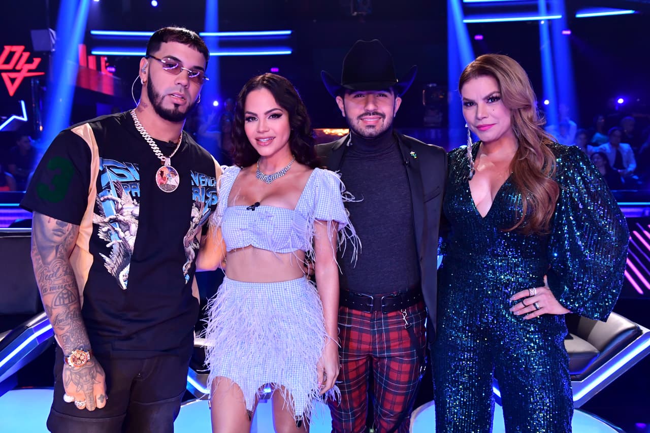 El cantante Anuel AA se unió a Natti, Joss y Olga en la labor de juez y ocupó la cuarta silla. La foto del recuerdo no podía faltar.
