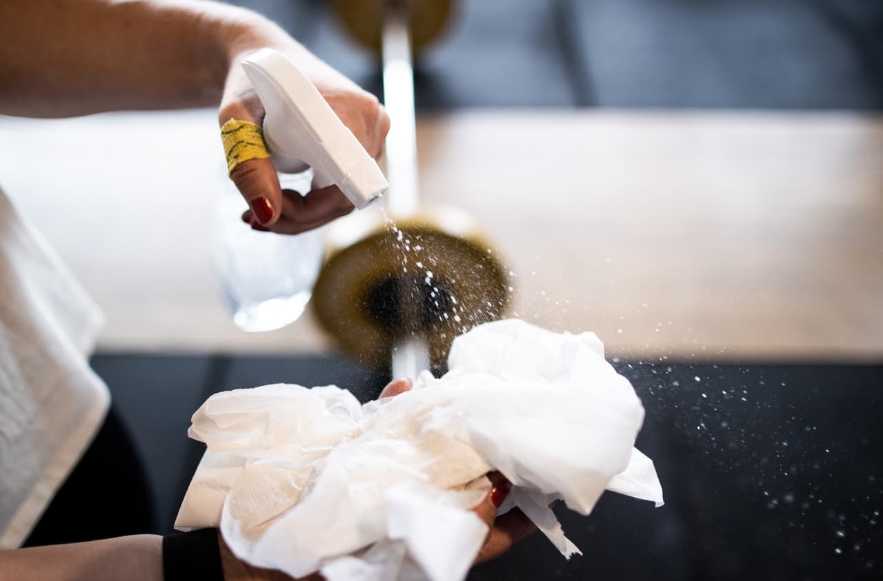 "¿Qué desinfectante comprar para evitar contagiarme de la viruela del mono?": La EPA te da recomendaciones