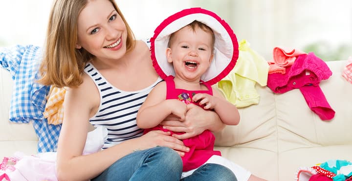 "Los bebés más pequeños tampoco transpiran como nosotros. La transpiración nos enfría naturalmente cuando tenemos calor, pero los bebés aún no han desarrollado ese sistema de calefacción y refrigeración incorporado. Por lo tanto, usted se quiere asegurar de que su bebé no sienta un exceso de calor.”, menciona Sachs.