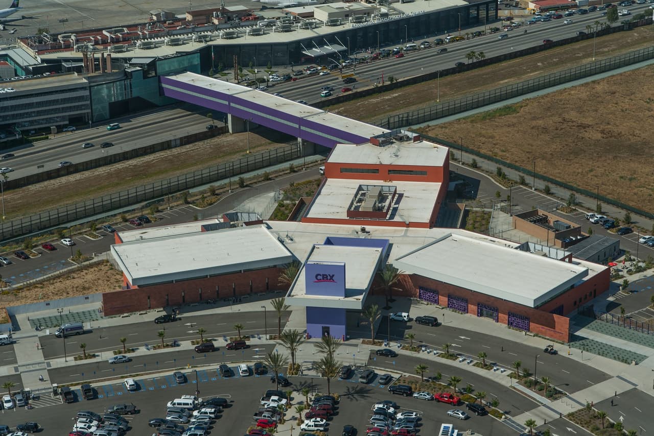 Vista aérea del puente que cruza de EEUU a México entre San Diego y el aeropuerto de Tijuana.