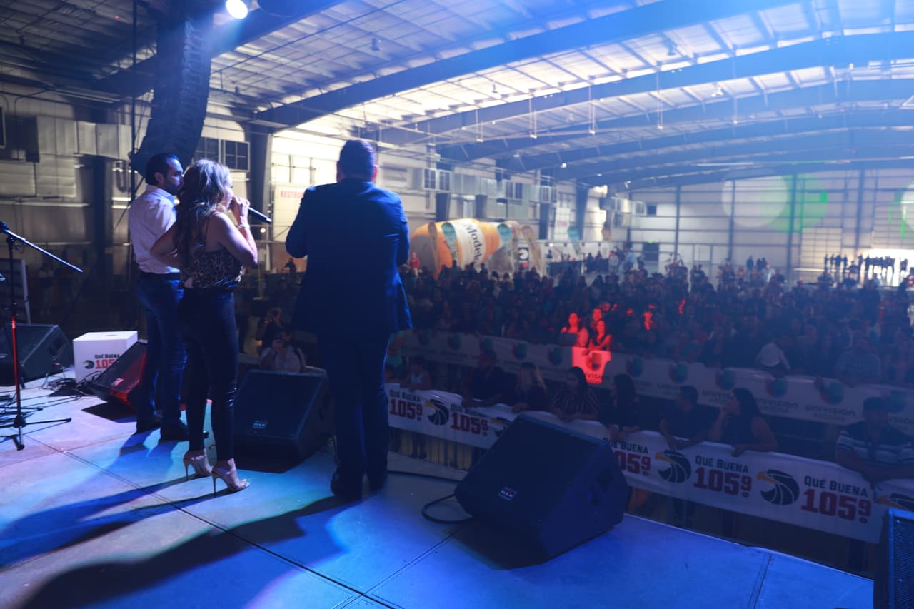 La raza de Phoenix acompañó a los locutores en este gran evento donde se presentaron artistas como Nano Machado, La Chacaloza de Jerez y Enigma Norteño, entre otros.