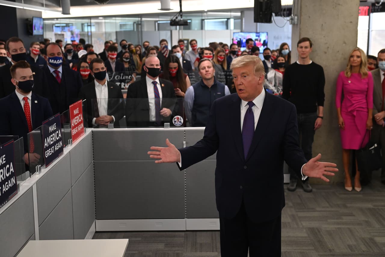 Donald Trump visitó el cuartel general de la campaña republicana en Arlington, Virginia. Allí dijo que creía que ganaría un segundo mandato, pero admitió que también podía perder. “Ganar es fácil”, aseguró en la sede de su campaña en Arlington, Virginia. “Perder nunca es fácil. No para mí, no lo es ".