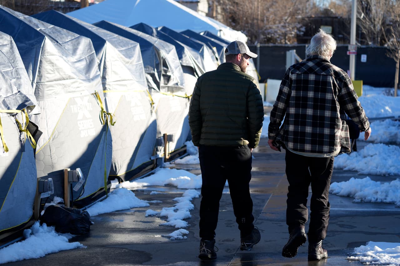 <h3 class="cms-H3-H3">10. Denver, Colorado</h3>
<br>
<br>▪️ 
<b>Población sin hogar: </b>6,884
<br>
<br>▪️ 
<b>Tasa de desamparados:</b> 9.7 por cada 1,000 habitantes 
<br>
<br>▪️
<b> Cambio porcentual entre 2020 y 2022:</b> Aumentó en 13%