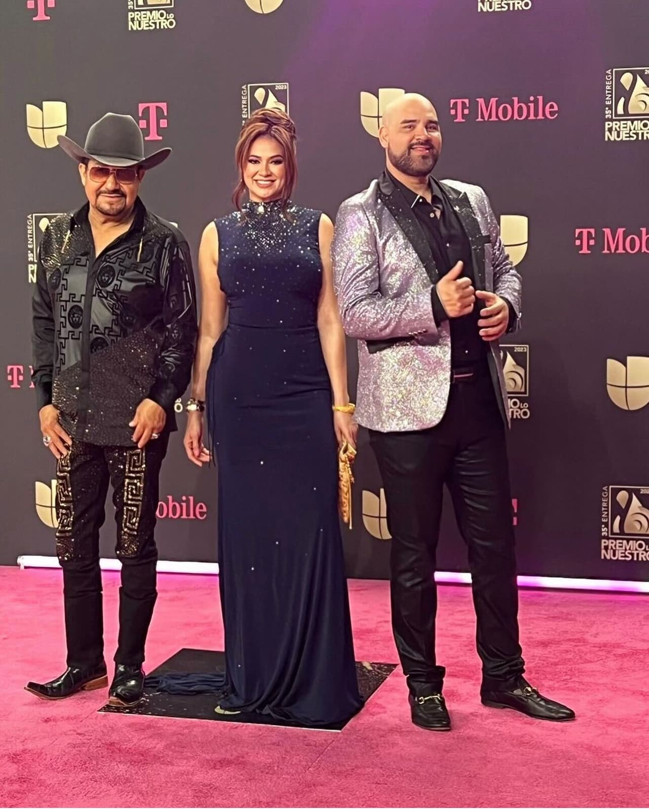 Ya estamos listos para presentar el premio a la 
<b>'Mejor Canción del Año'</b> en 
<b>Premio Lo Nuestro</b>.