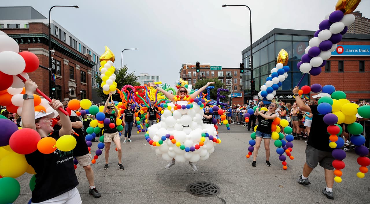 La policía tuvo que cancelar el evento unas tres horas después de que comenzó debido a una intensa tormenta en Illinois, pero luego la manifestación duscurrió con normalidad.
