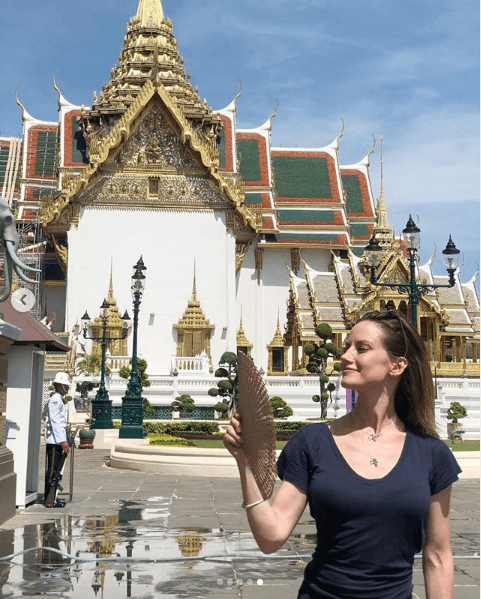 Aquí, Altair disfrutando de la ciudad, frente a uno de sus palacios.