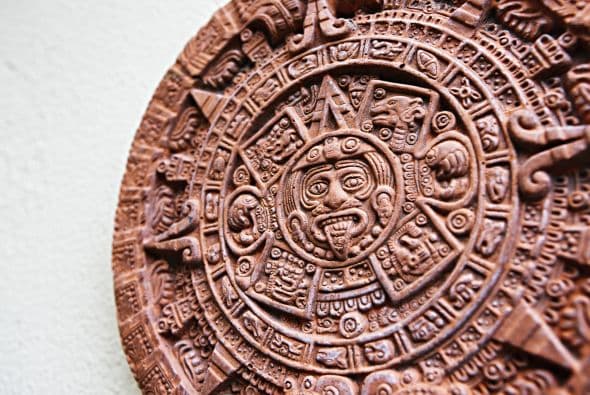 También podrá apreciarse muy bien en sitios como el Tajín y Dzibilchaltún, Yucatán. En general las culturas indígenas de origen maya no dejan pasar este día sin una gran celebración y festejo. Por: Profesor Zellagro