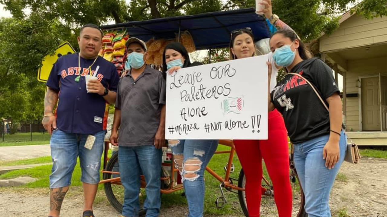 Don Alex se siente agradecido de estar vivo ya que sabe que otros vendedores ambulantes como él no han corrido con la misma suerte y seguirá vendiendo sus productos como lo ha hecho por 10 años.