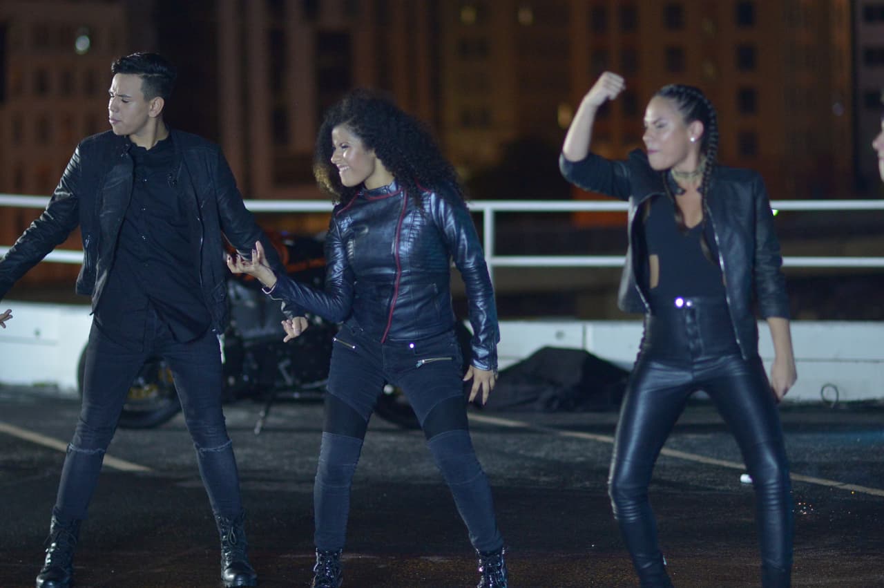 Jorge, Kevin, Garmandy, Aimeé, Megamy y April superaron los obstáculos que se presentaron en los ensayos y en la grabación del videoclip de "Rebelde". El resultado final fue un vídeo con fuerza y mucha pasión.