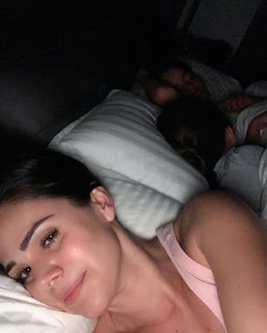 Para no caer en la rutina de un matrimonio, Luz Elena se da tiempo para consentirse a sí misma aunque esto implique alejarse por unos dias de la familia que ha formado junto a Bernardo.