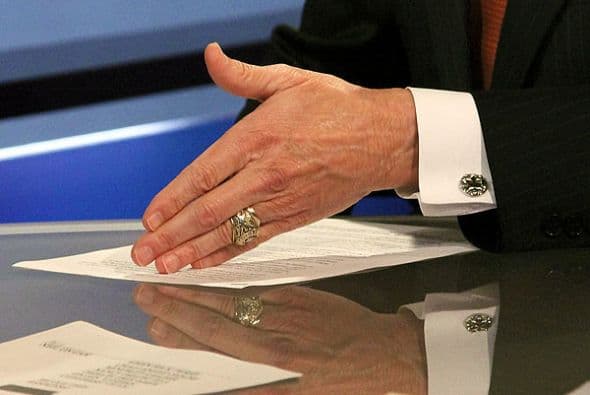 Fue en una de sus reuniones con estudiantes de New Hampshire College, donde invitó a quienes cumplan 21 años antes de las elecciones, a que voten por él.