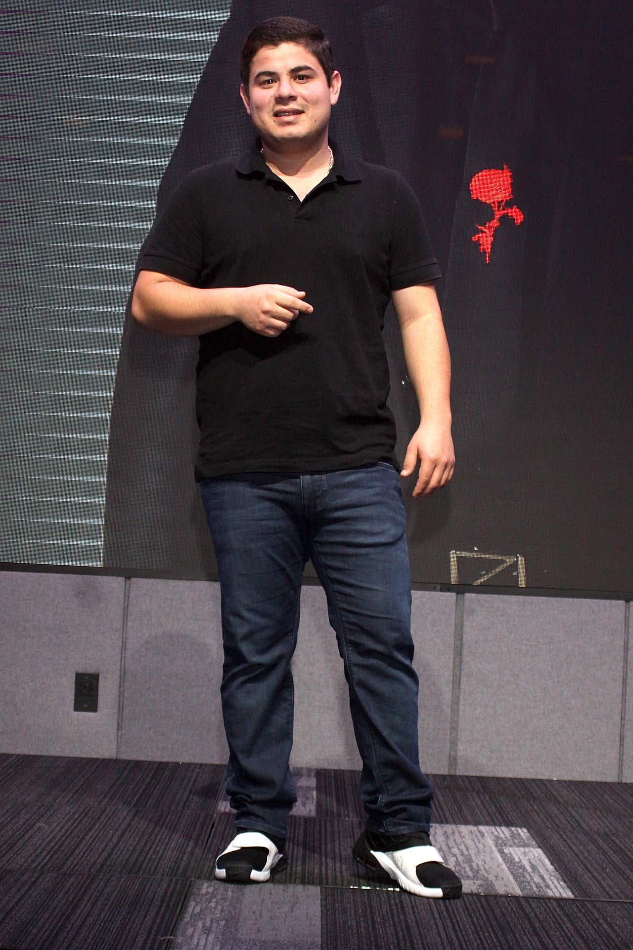 "Yo creo que yo soy el 
<b><a href="https://www.univision.com/famosos/por-los-atentados-contra-su-padre-alfredito-olivas-acude-a-la-fiscalia-de-jalisco-para-rendir-declaracion-fotos" target="_blank">que he estado más cerca</a></b> (de morir en un escenario) y les digo que no. Yo antes lo pensaba, pero no sé qué tipo de muerte esperen ellos. Yo antes lo creía, lo pensaba y lo quería", reconoció el cantautor en entrevista con Univision Digital.