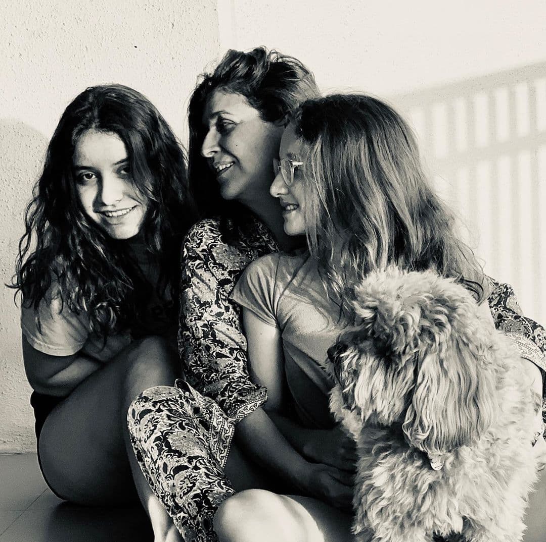 Marcela Sarmiento no sería la misma sin la compañía de sus hijas.