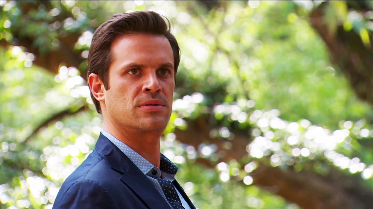 No la dejes sola Mateo, tu tío es capaz de todo. Ya lo conoces.