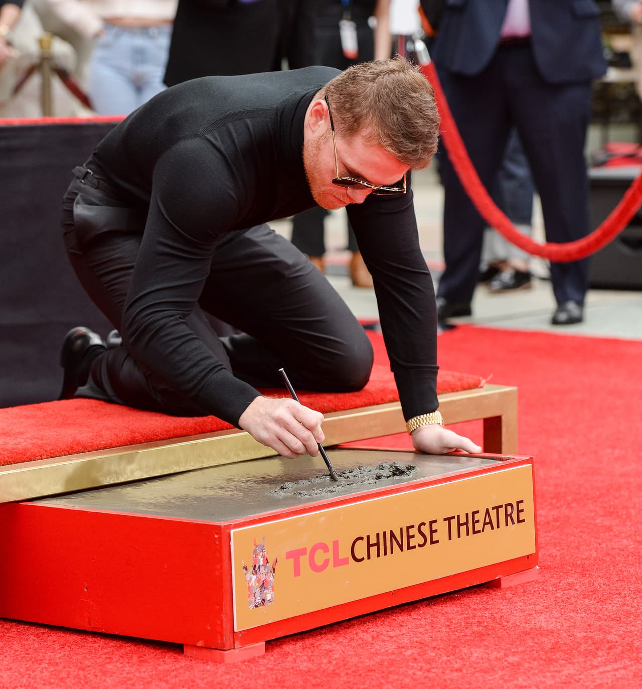 De esta forma, 'Canelo' rompió con una 'sequía' de 52 años para que un famoso de tierra azteca dejara ahí sus marcas. 
<br>