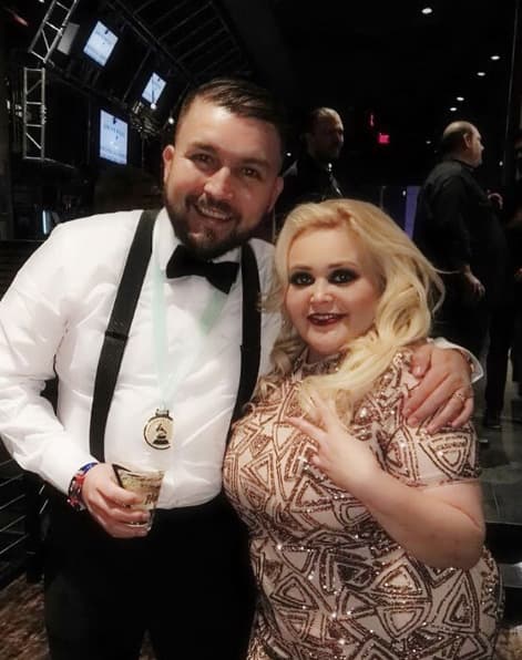 <a href="http://www.univision.com/entretenimiento/no-podras-creer-como-lucen-sheyla-y-ruben-cerda-de-cero-en-conducta-fotos">Dejó de ser talla 16 y ahora es talla 12</a>.