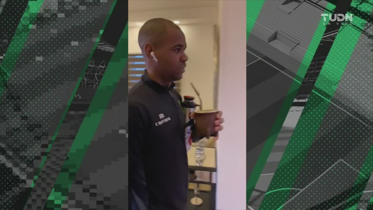 ¡Más lujo que en su estadio! Rolán con alberca y mate vs. Chivas