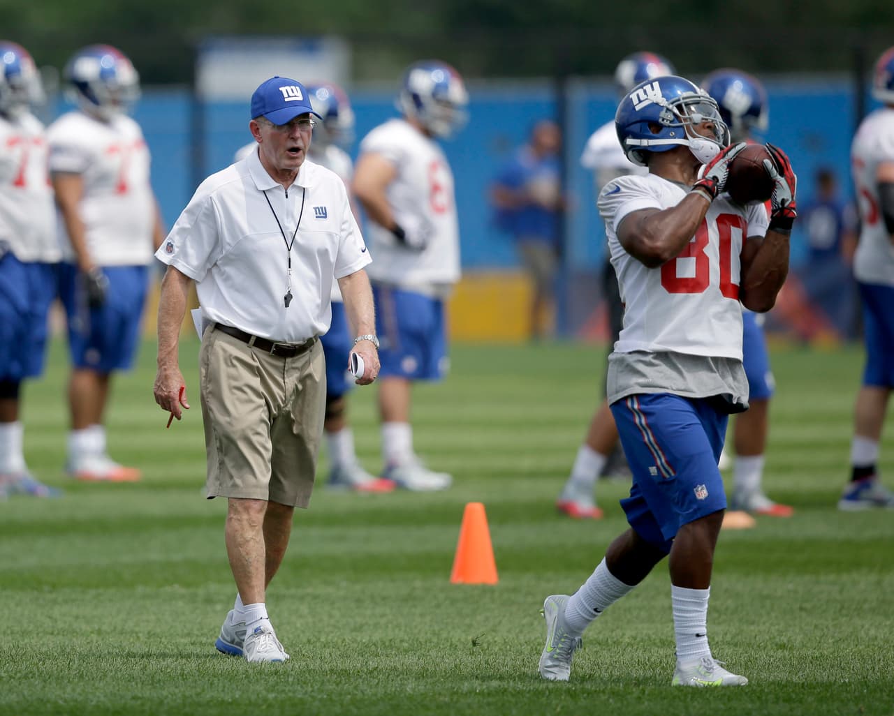 Tom Coughlin está muy preocupado por la lesión de pantorilla que afecta a Víctor Cruz