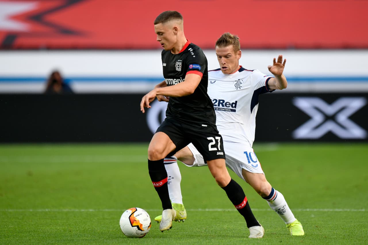 Leverkusen no dejaba de presionar, pero la puntería no estaba afinada.