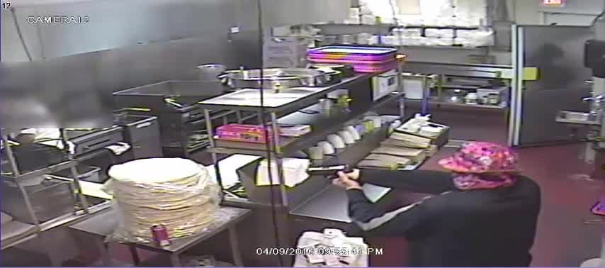 Captan en video robo a mano armada