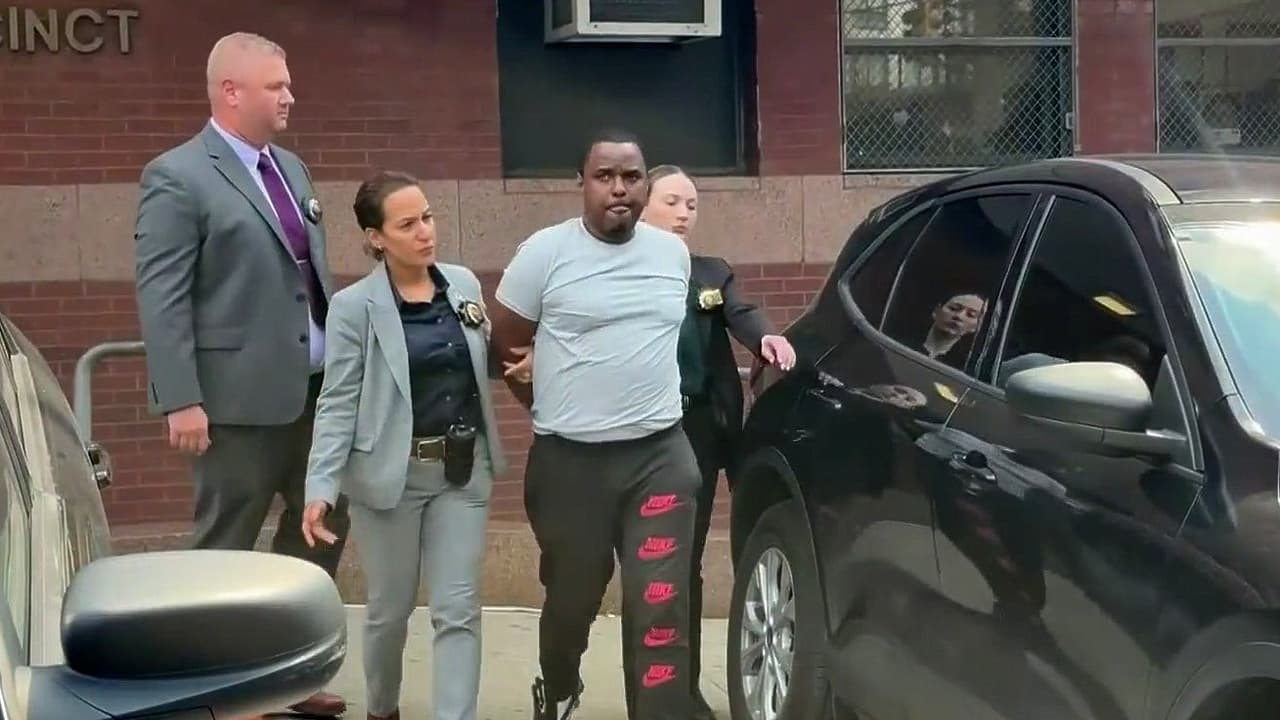 Tiroteo deja dos heridos y un niño muere por una bala perdida en El Bronx; la policía arresta tirador
