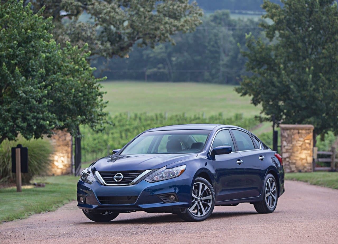 <h3 class="cms-H3-H3"><b>6. Nissan Altima</b></h3>
<br>
<ul>
 <li style="box-sizing: border-box; margin: 0px 0px 20px; padding: 0px; border: 0px; outline: 0px; background: 0px 0px; font-size: 18px; vertical-align: baseline; text-size-adjust: 100%; color: rgb(0, 0, 0);"><b>Número de robos: </b>13,284</li>
 <li style="box-sizing: border-box; margin: 0px 0px 20px; padding: 0px; border: 0px; outline: 0px; background: 0px 0px; font-size: 18px; vertical-align: baseline; text-size-adjust: 100%; color: rgb(0, 0, 0);"><b>Edición más robada:</b> 2017 (1,451 unidades) </li>
 <li style="box-sizing: border-box; margin: 0px; padding: 0px; border: 0px; outline: 0px; background: 0px 0px; font-size: 18px; vertical-align: baseline; text-size-adjust: 100%; color: rgb(0, 0, 0);"><b>Robos por cada 1,000 unidades:</b> 2</li>
</ul>